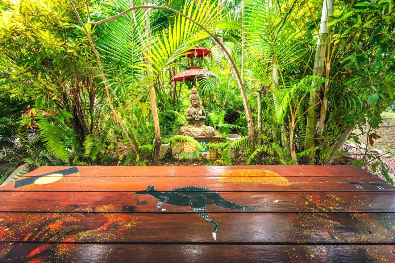 Tropic Days Boutique Hostel Cairns Eksteriør billede