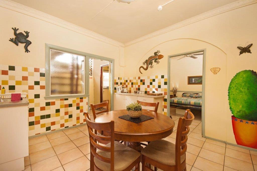 Tropic Days Boutique Hostel Cairns Eksteriør billede