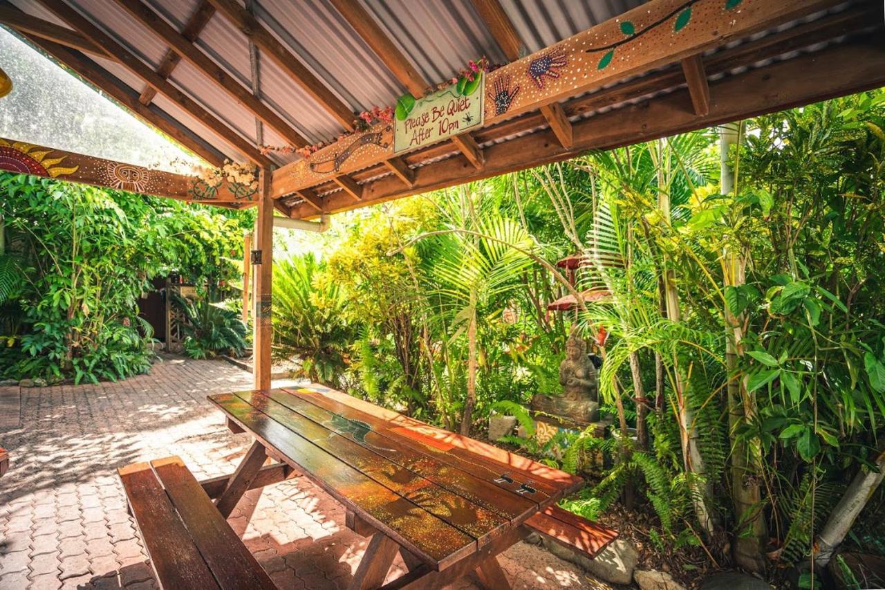 Tropic Days Boutique Hostel Cairns Eksteriør billede