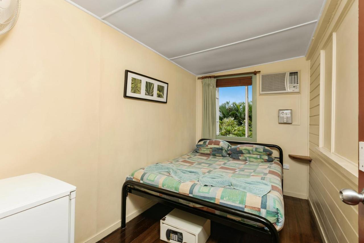 Tropic Days Boutique Hostel Cairns Eksteriør billede